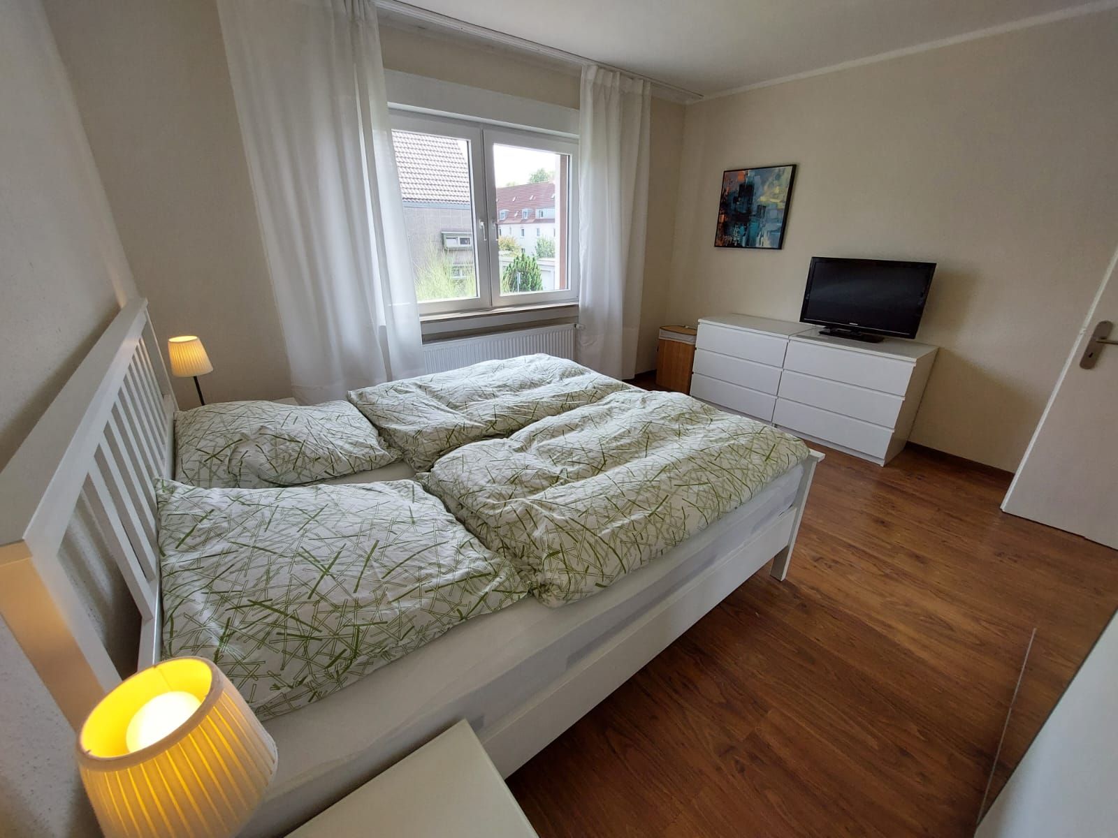 Central And Quiet. Large 3 Room Apartment Near Cologne - 19