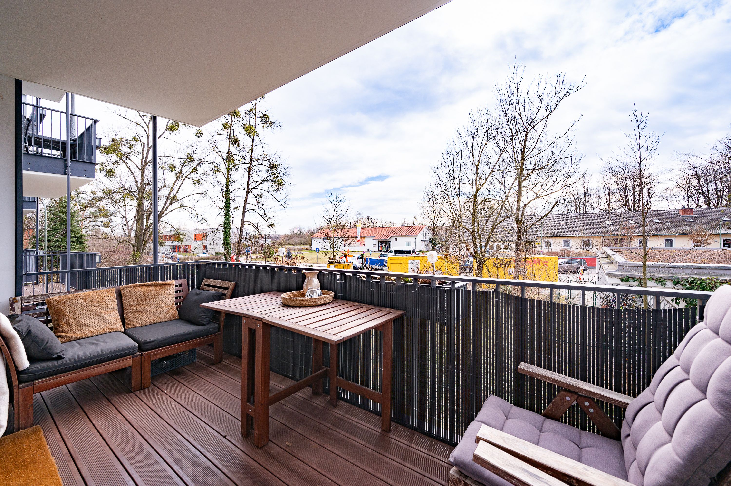 Chic 2-Room Apartment With Upscale Amenities In Serene Green Setting - Ideal For Business - Close To - 10