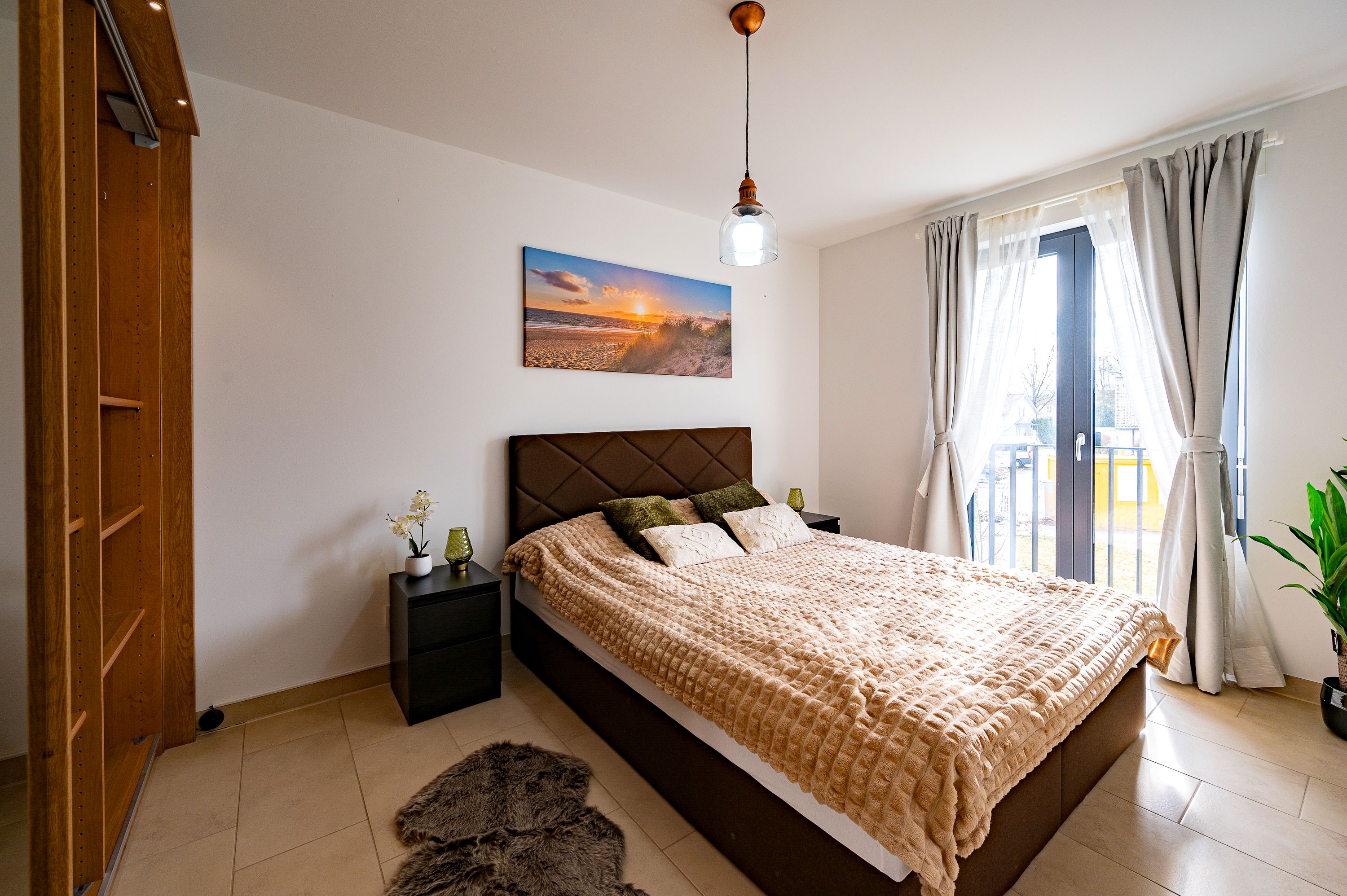 Chic 2-Room Apartment With Upscale Amenities In Serene Green Setting - Ideal For Business - Close To - 15