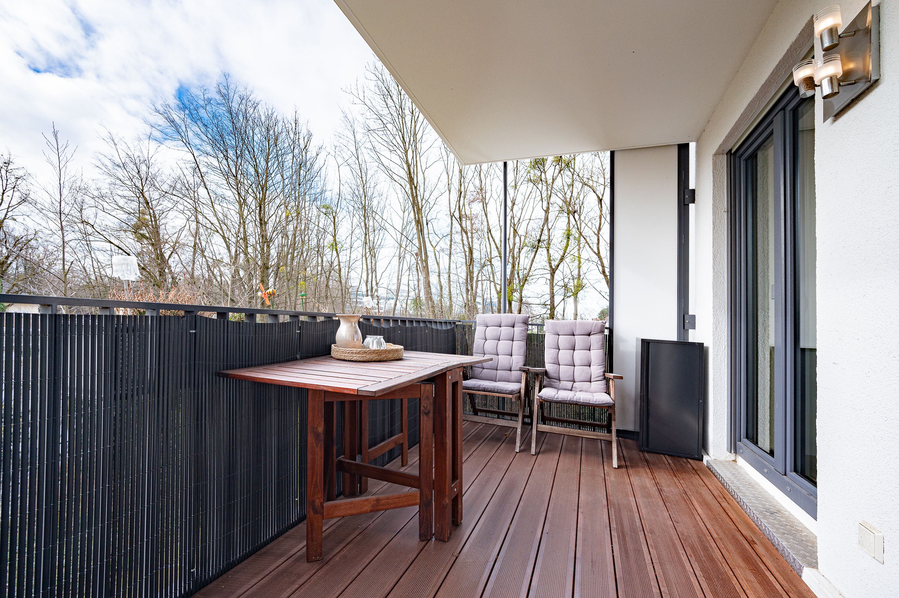 Chic 2-Room Apartment With Upscale Amenities In Serene Green Setting - Ideal For Business - Close To - 9