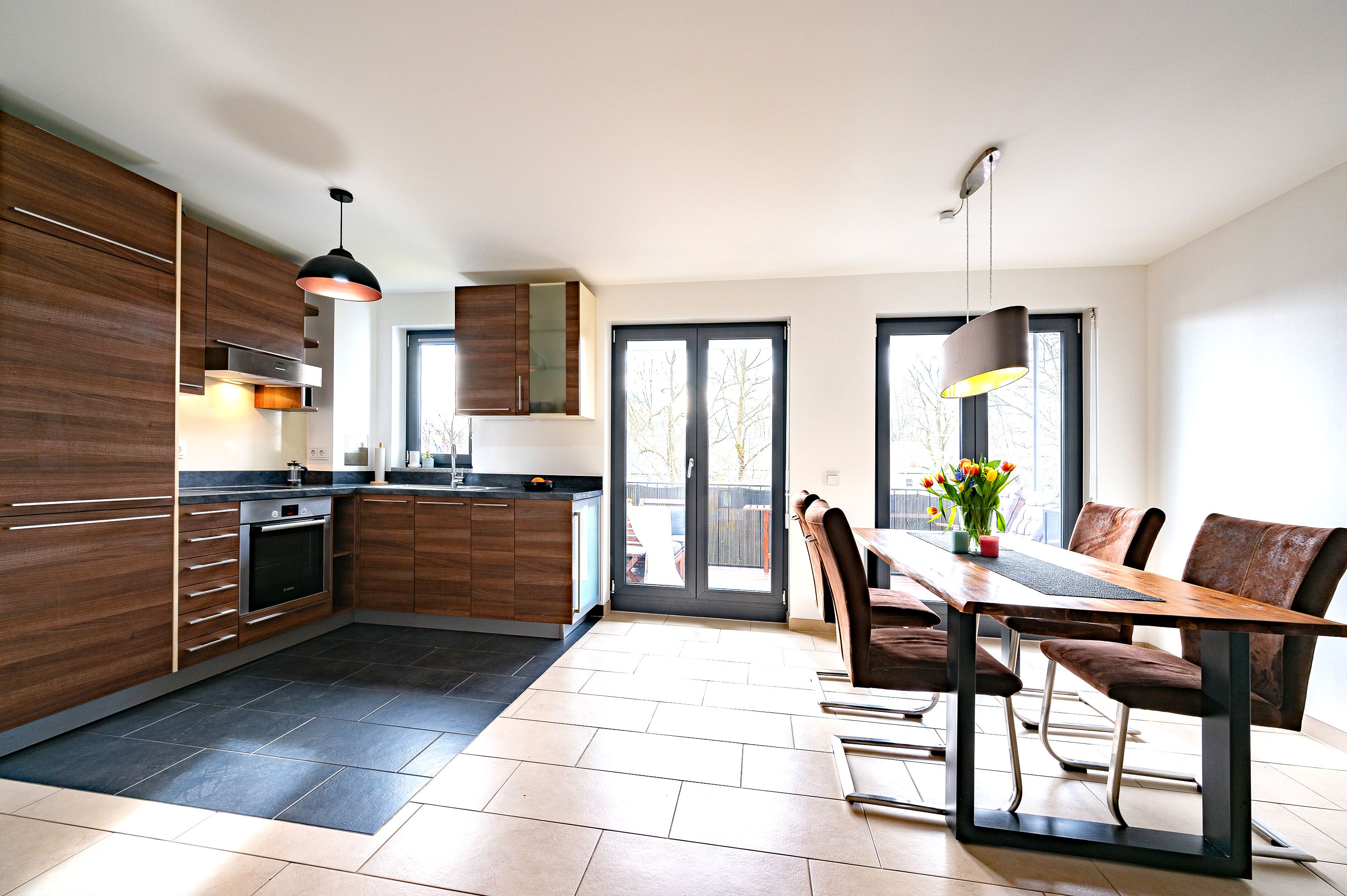 Chic 2-Room Apartment With Upscale Amenities In Serene Green Setting - Ideal For Business - Close To - 19