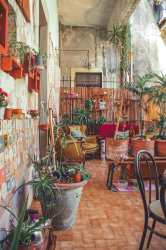 Spacious Coliving in Historic Catania with Cozy Terrace & Gourmet Food District Nearby
