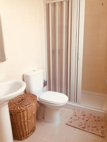 Thrilling Double Bedroom close to University of Coimbra - Gallery - 6