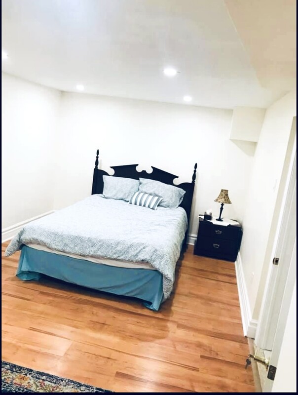 Queen Bedroom (Full Room) - 1