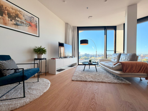 High-quality furnished loft at Hirschgarten – All-inclusive, 12-month lease