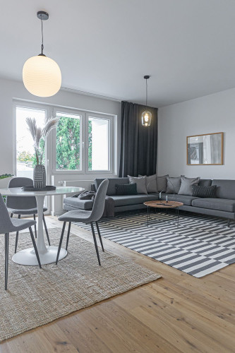 Beautiful 3-room apartment in Düsseldorf-Bilk with a large quiet balcony and high-quality fitted kitchen.