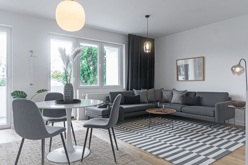 Beautiful 3-room apartment in Düsseldorf-Bilk with a large quiet balcony and high-quality fitted kitchen.