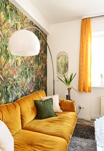 Cozy 70s-style apartment in our brick house with green courtyard and good connections to Frankfurt