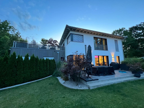Unique, exclusively fitted Baufritz eco-villa on Lake Ammer in prime Riederau location