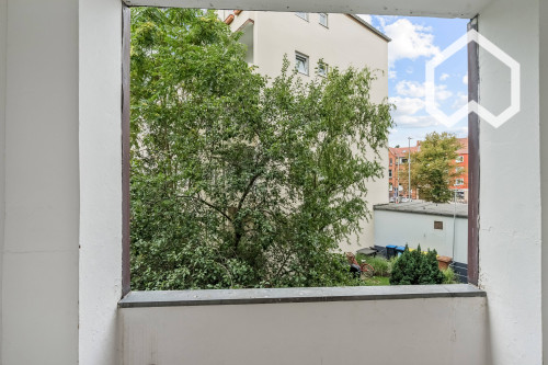 Tastefully furnished 2-room apartment with balcony near city center - Gallery - 15