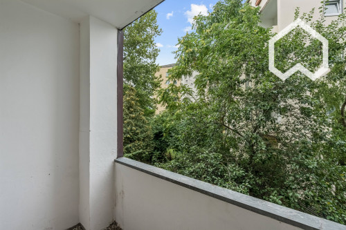 Tastefully furnished 2-room apartment with balcony near city center - Gallery - 14
