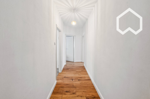 Tastefully furnished 2-room apartment with balcony near city center - Gallery - 12