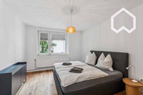 Tastefully furnished 2-room apartment with balcony near city center - Gallery - 6