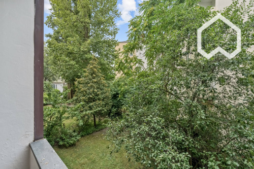Tastefully furnished 2-room apartment with balcony near city center - Gallery - 16