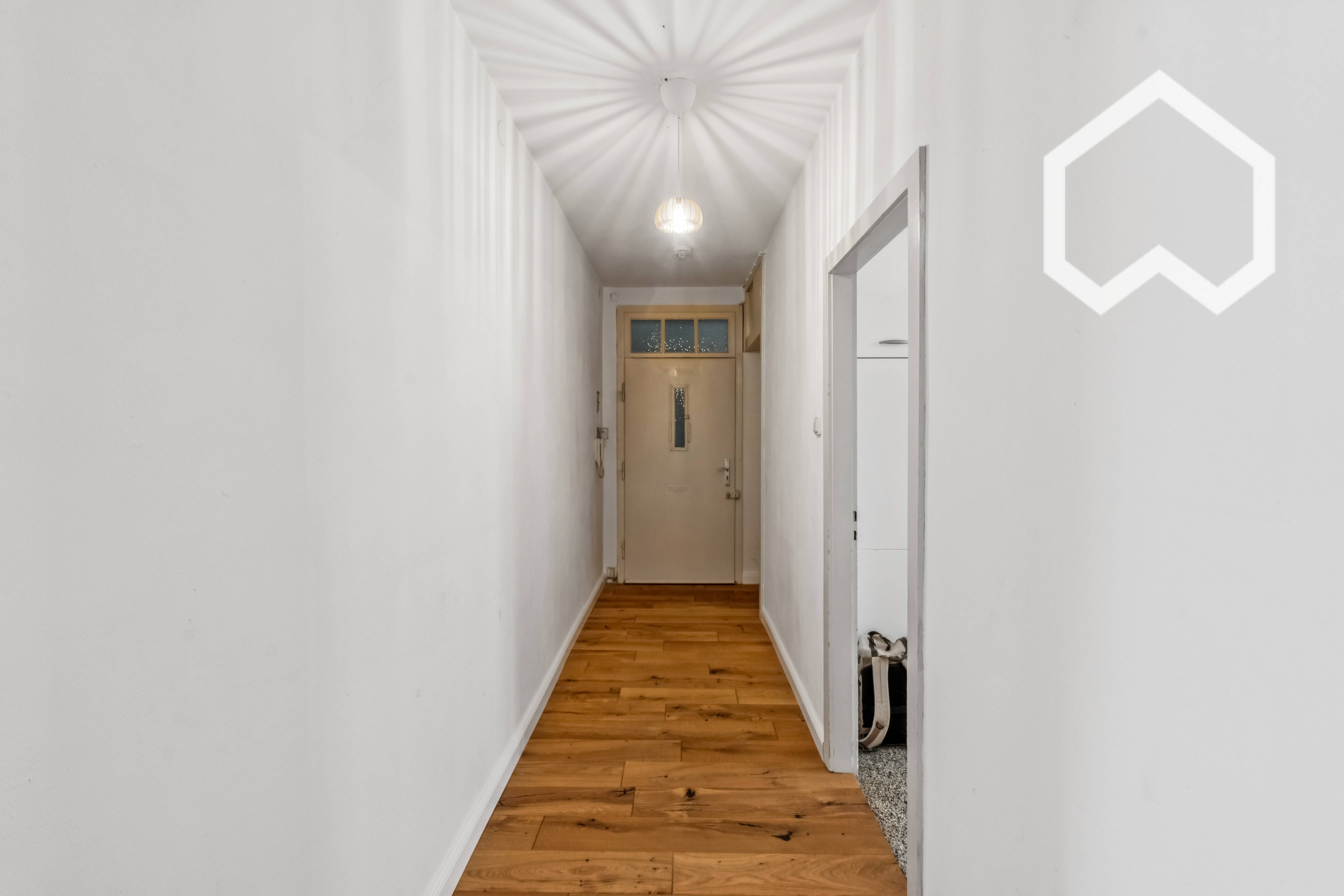 Tastefully Furnished 2-Room Apartment With Balcony Near City Center - 4