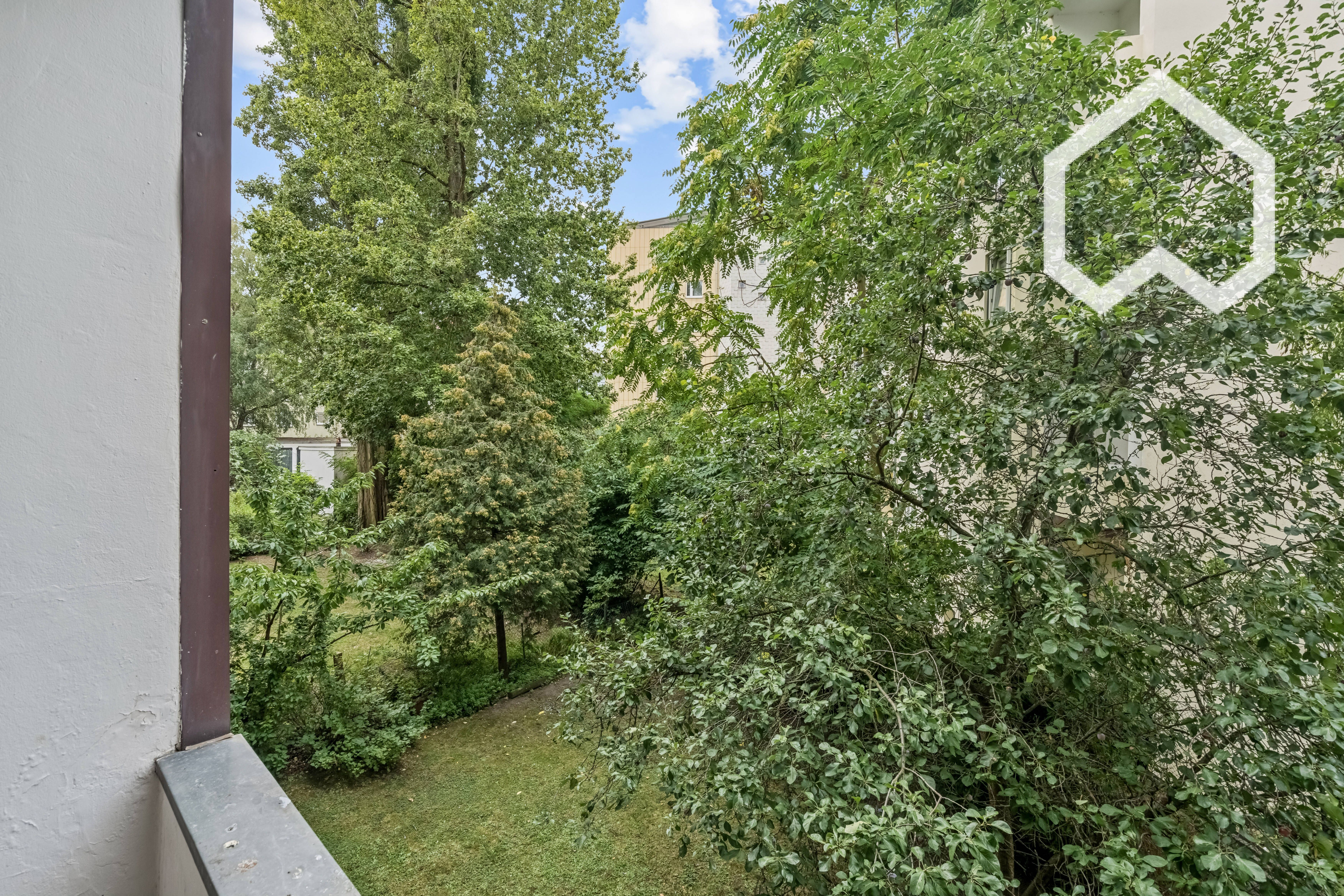 Tastefully Furnished 2-Room Apartment With Balcony Near City Center - 1