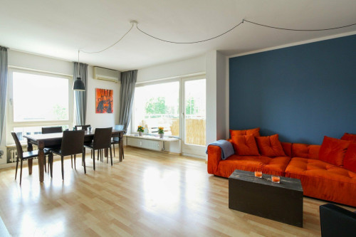 Central, quiet living at Karlsruhe main station with 3 bedrooms