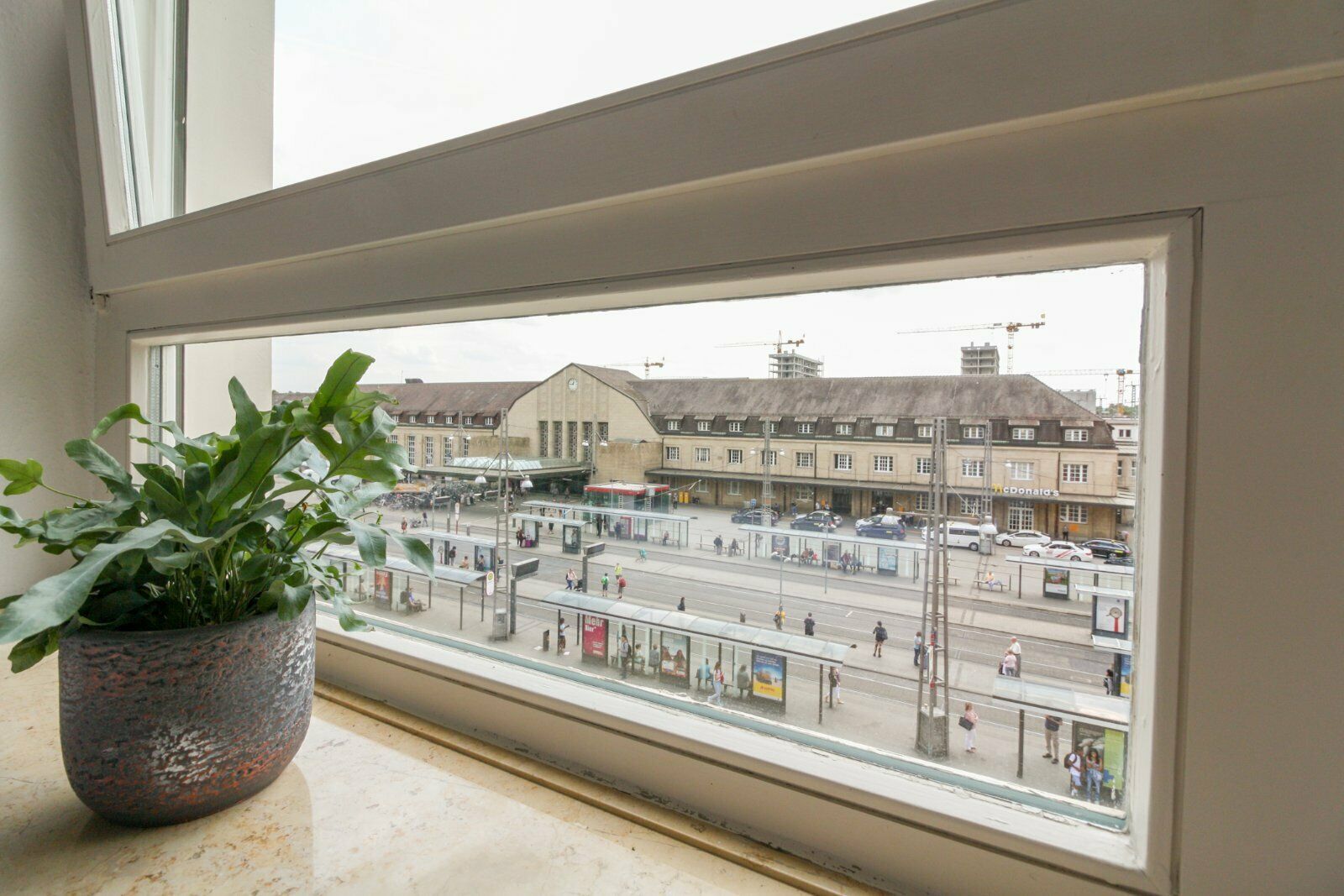 Central, Quiet Living At Karlsruhe Main Station With 3 Bedrooms - 9