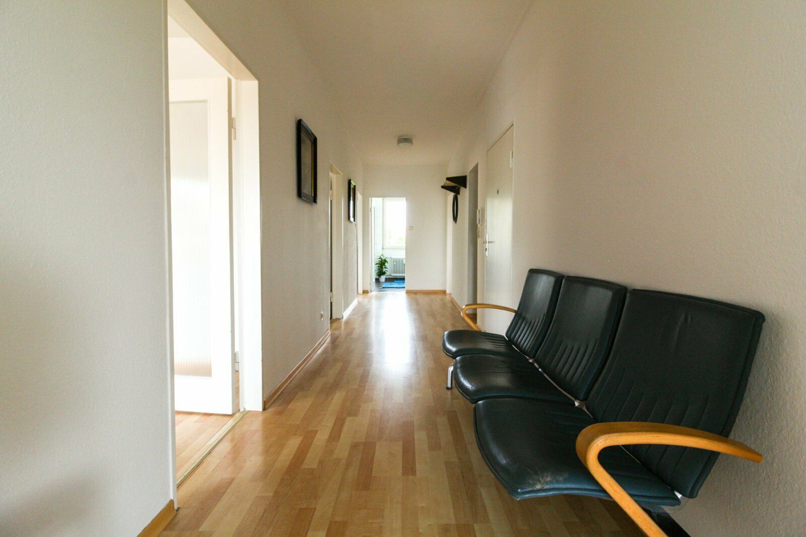 Central, Quiet Living At Karlsruhe Main Station With 3 Bedrooms - 1