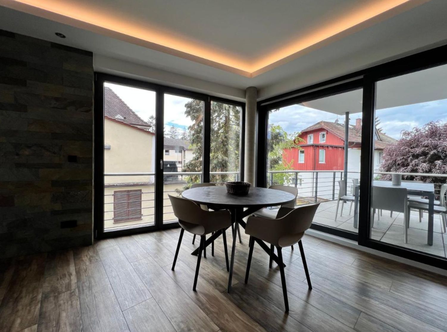 Lovely And Bright Suite - Great View! - 4
