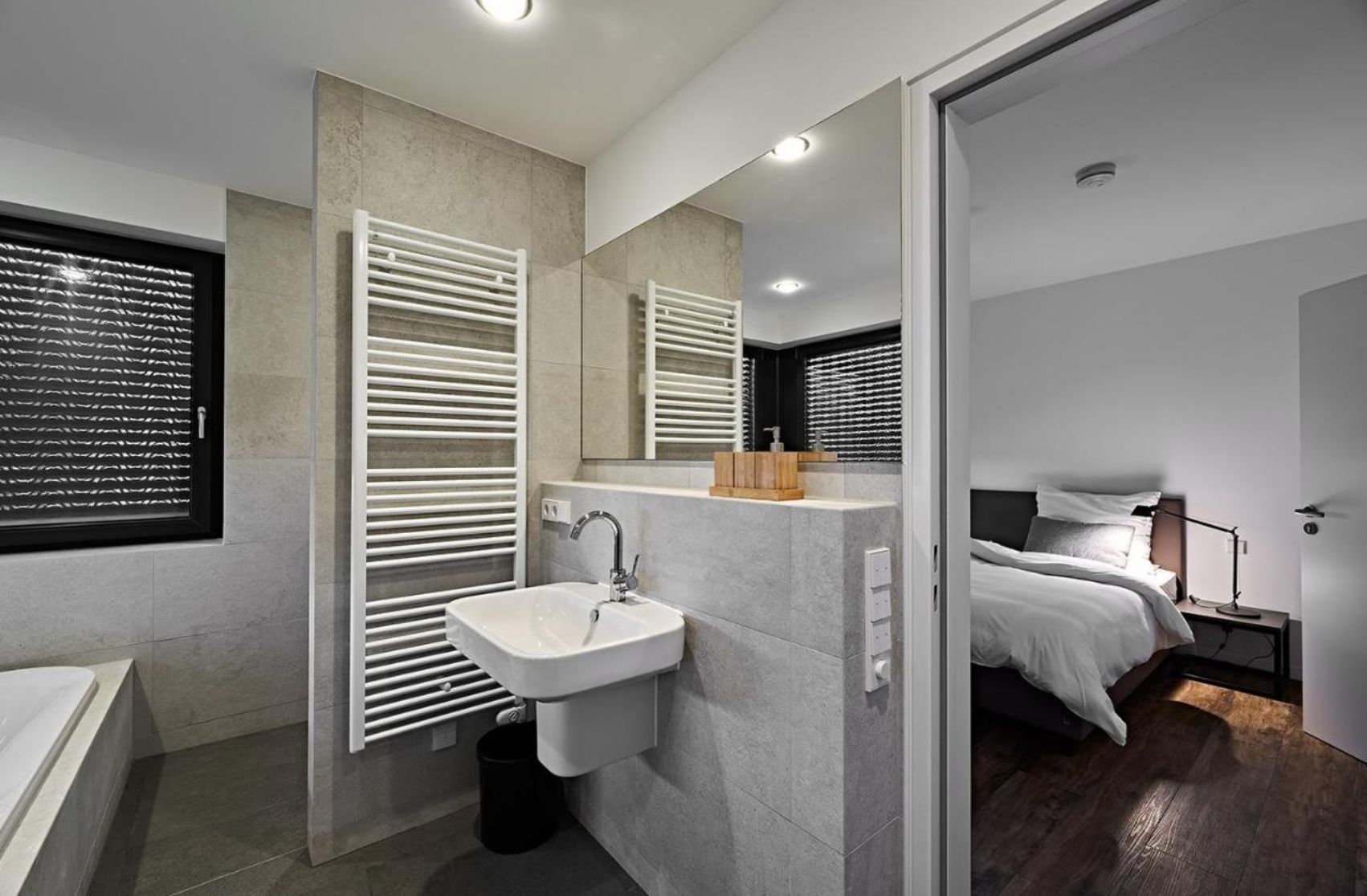 Lovely And Bright Suite - Great View! - 12