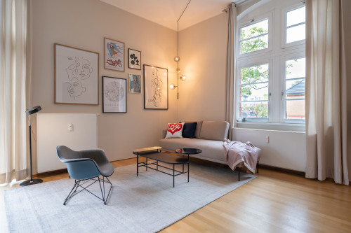 High-end apartment in heritage building close to city center (Düsseldorf) incl. cleaning