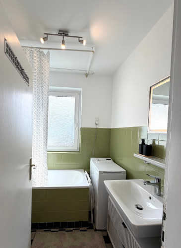 Stylish feel-good oasis with sunny balcony - Gallery - 2