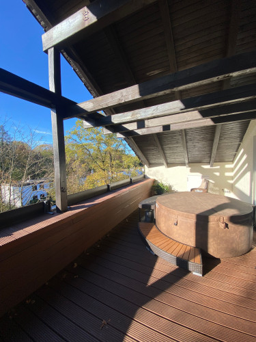 Very nice penthouse (with many extras)