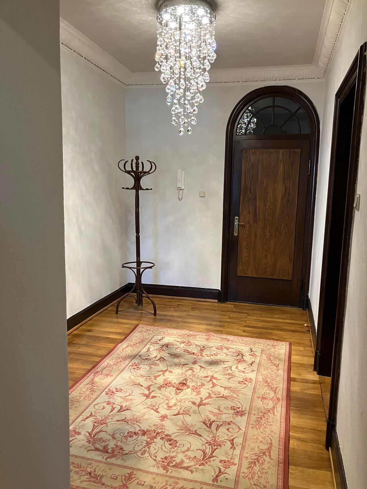 Prime Location In Staden! Live In A Magnificent Historic Landmark. - 9
