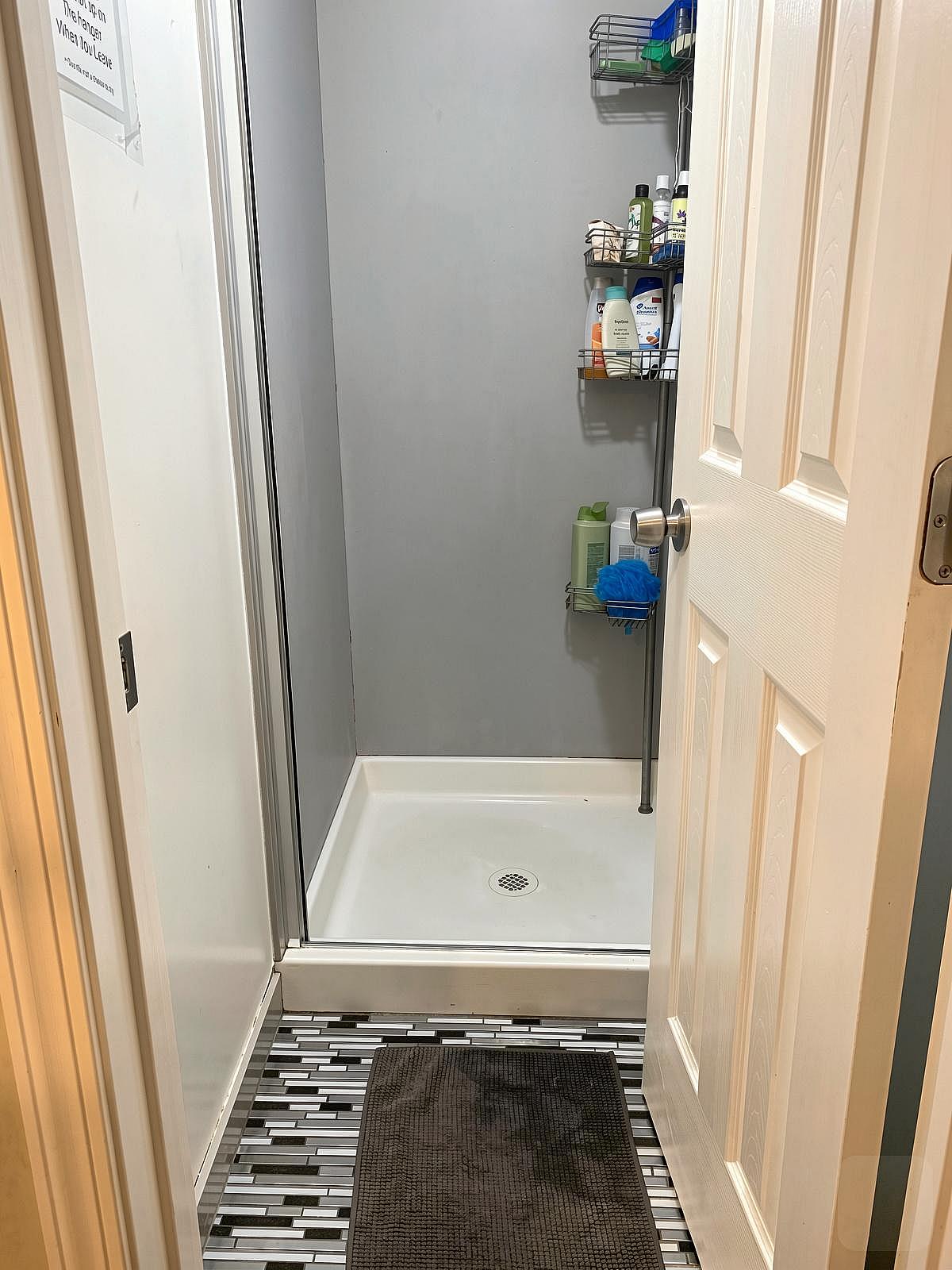 Bed In A 6-Bed Gender Separated Room - 1
