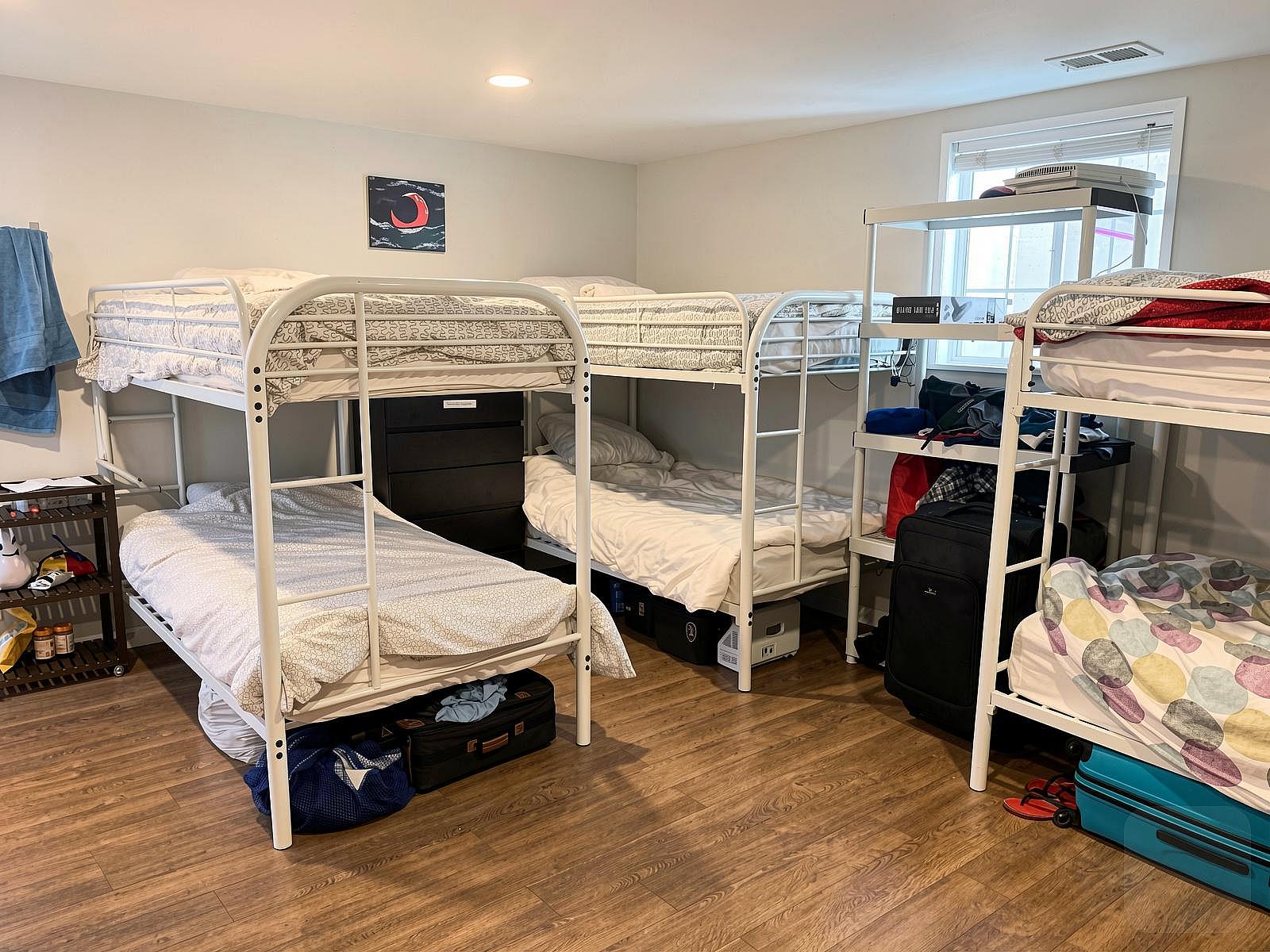 Bed In A 6-Bed Gender Separated Room - Sunnyvale Home - Gallery - 16