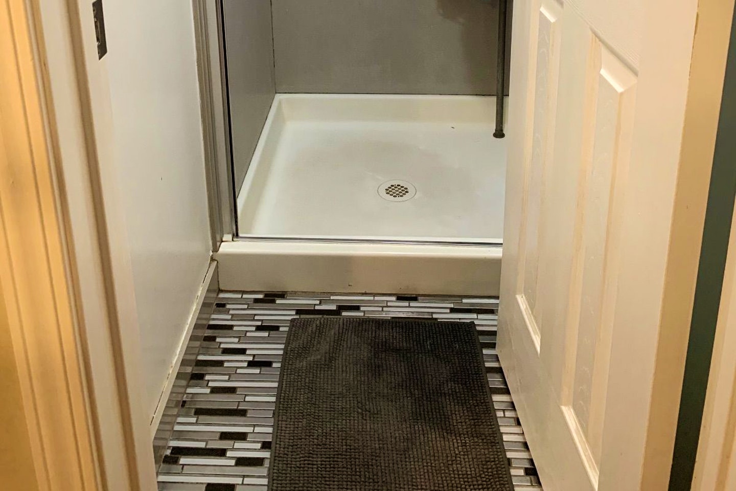 Bed In A 6-Bed Gender Separated Room - Sunnyvale Home - Gallery - 4