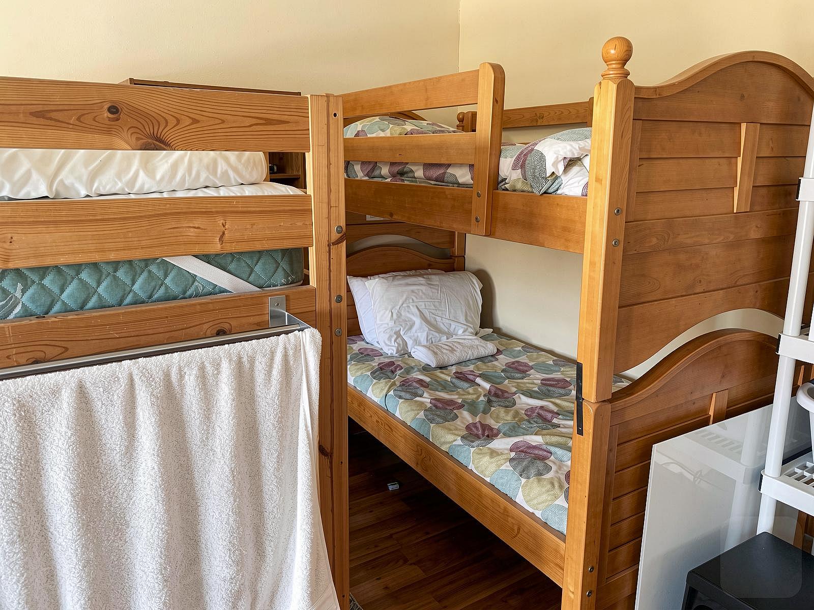  Bed In A 4-Bed Gender Separated Room  -  Renovated Modern House w/ Pool + Spa  - Gallery -  10