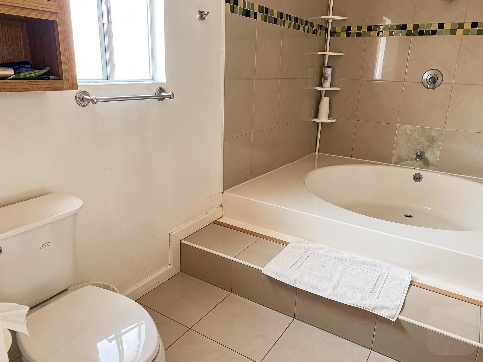  Bed In A 4-Bed Gender Separated Room  -  Renovated Modern House w/ Pool + Spa  - Gallery -  20