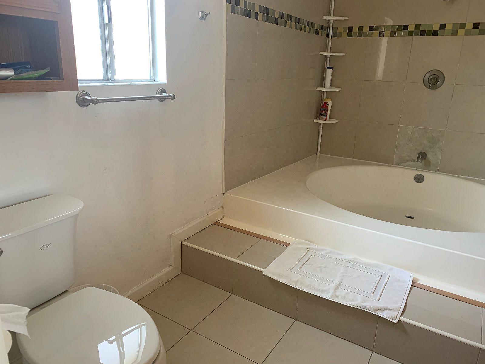  Bed In A 4-Bed Gender Separated Room  -  Renovated Modern House w/ Pool + Spa  - Gallery -  4