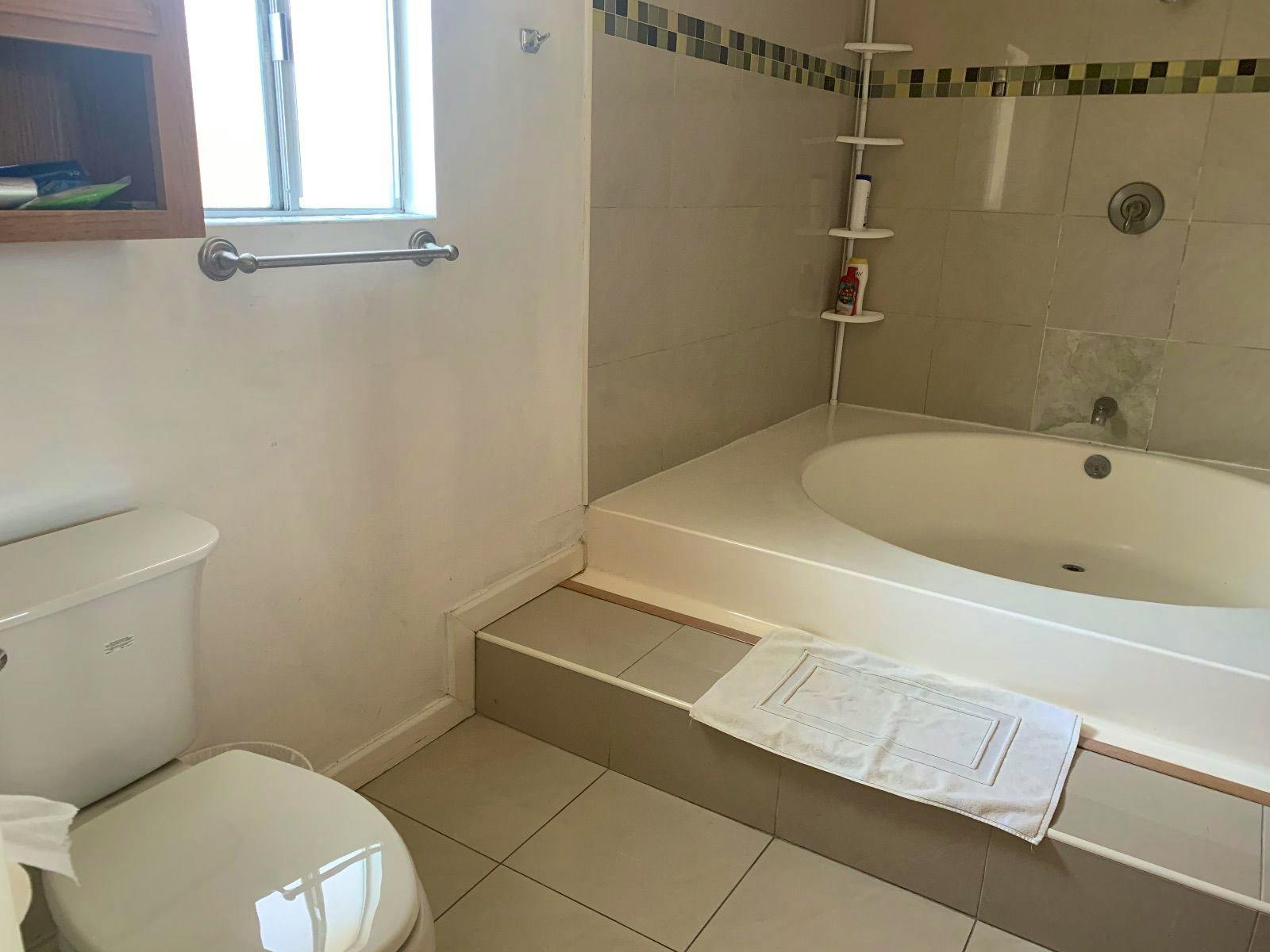  Bed In A 4-Bed Gender Separated Room  -  Renovated Modern House w/ Pool + Spa  - Gallery -  14