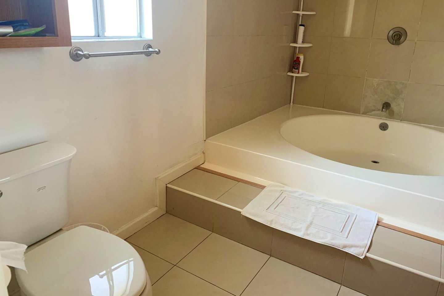  Bed In A 4-Bed Gender Separated Room  -  Renovated Modern House w/ Pool + Spa  - Gallery -  25