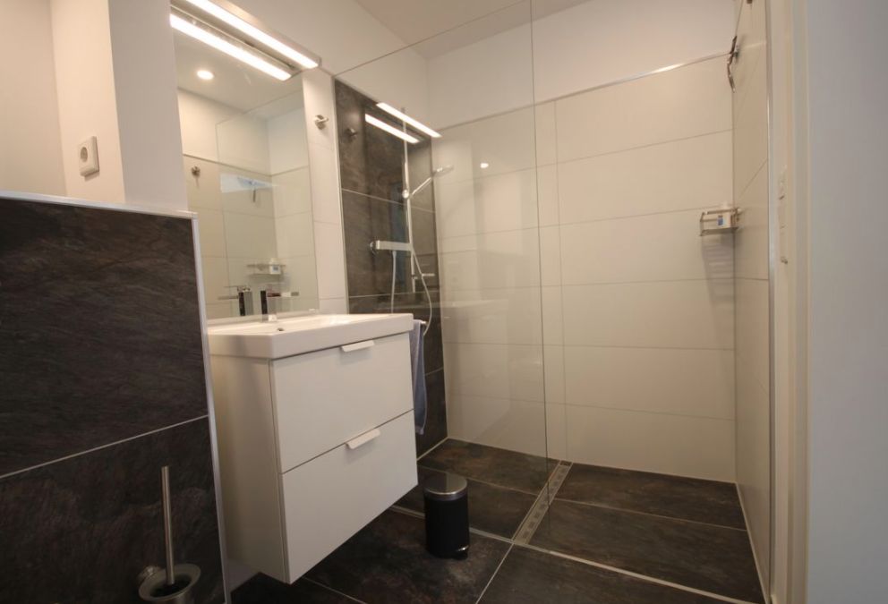 Quiet, New Suite In Nice Area - 2