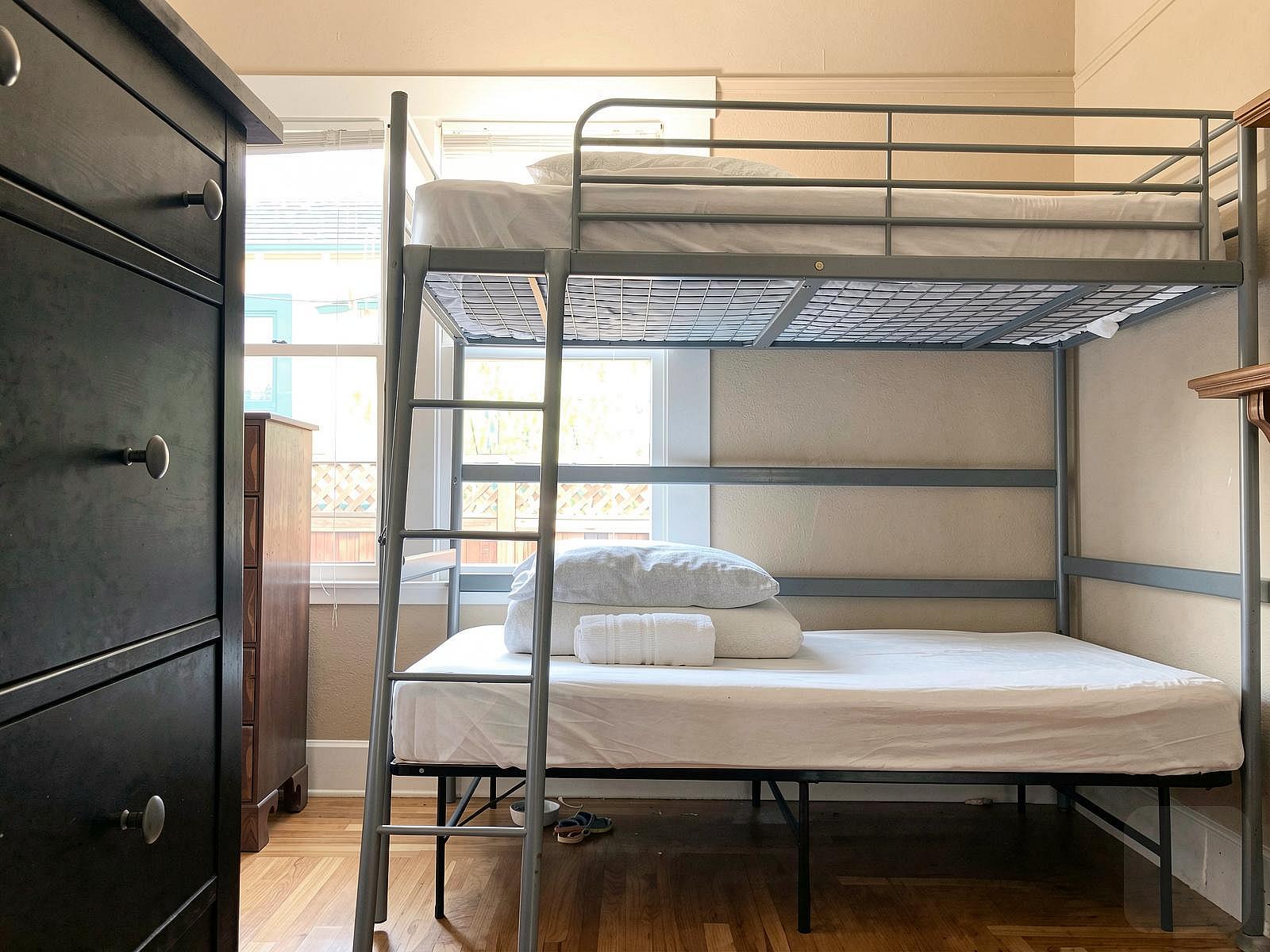  Bed In A 4-Bed Gender Separated Room  -  Big Modern House w/ Backyard  - Gallery -  7