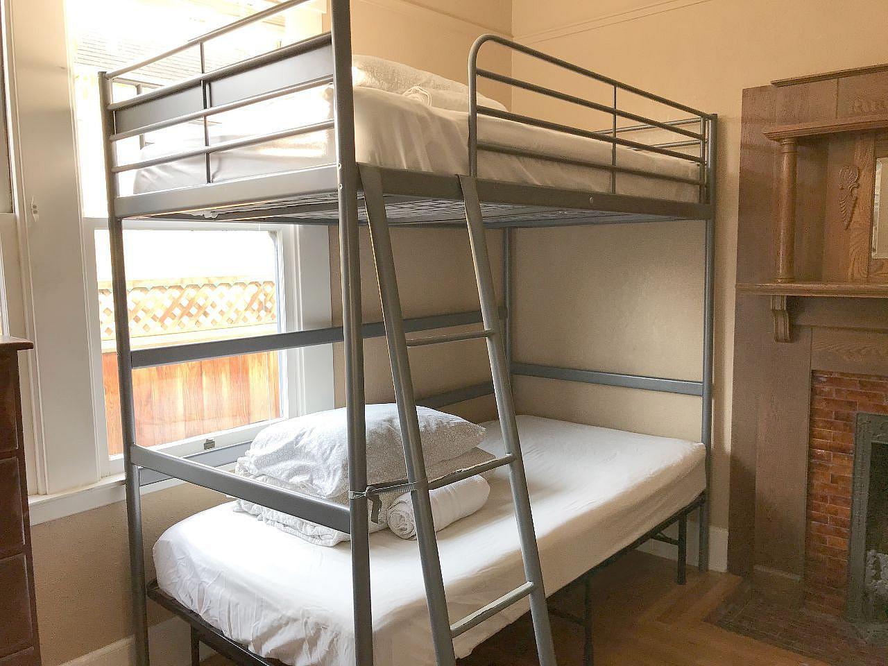  Bed In A 3-Bed Gender Separated Room  -  Big Modern House w/ Backyard  - Gallery -  5