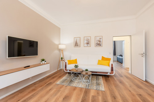 Bright and recently renovated apartment in a prime location
