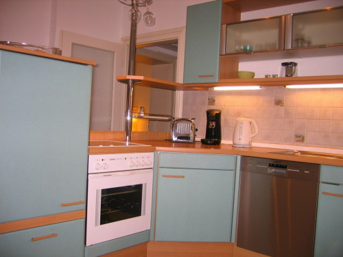 Centrally located 2,5 room old building apartment with charm in Schwabing