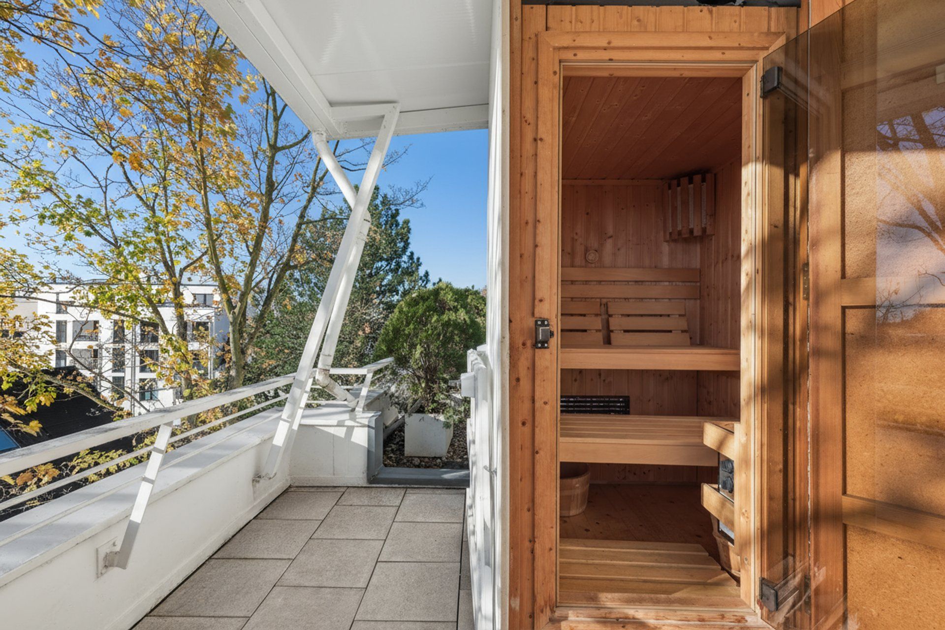 Exclusive Living In A Prime Rhine Location - 6
