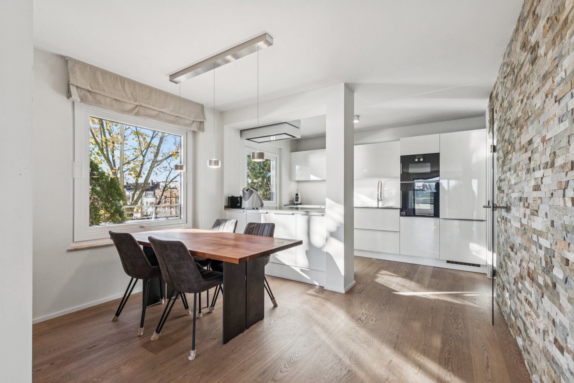Exclusive Living In A Prime Rhine Location - 4