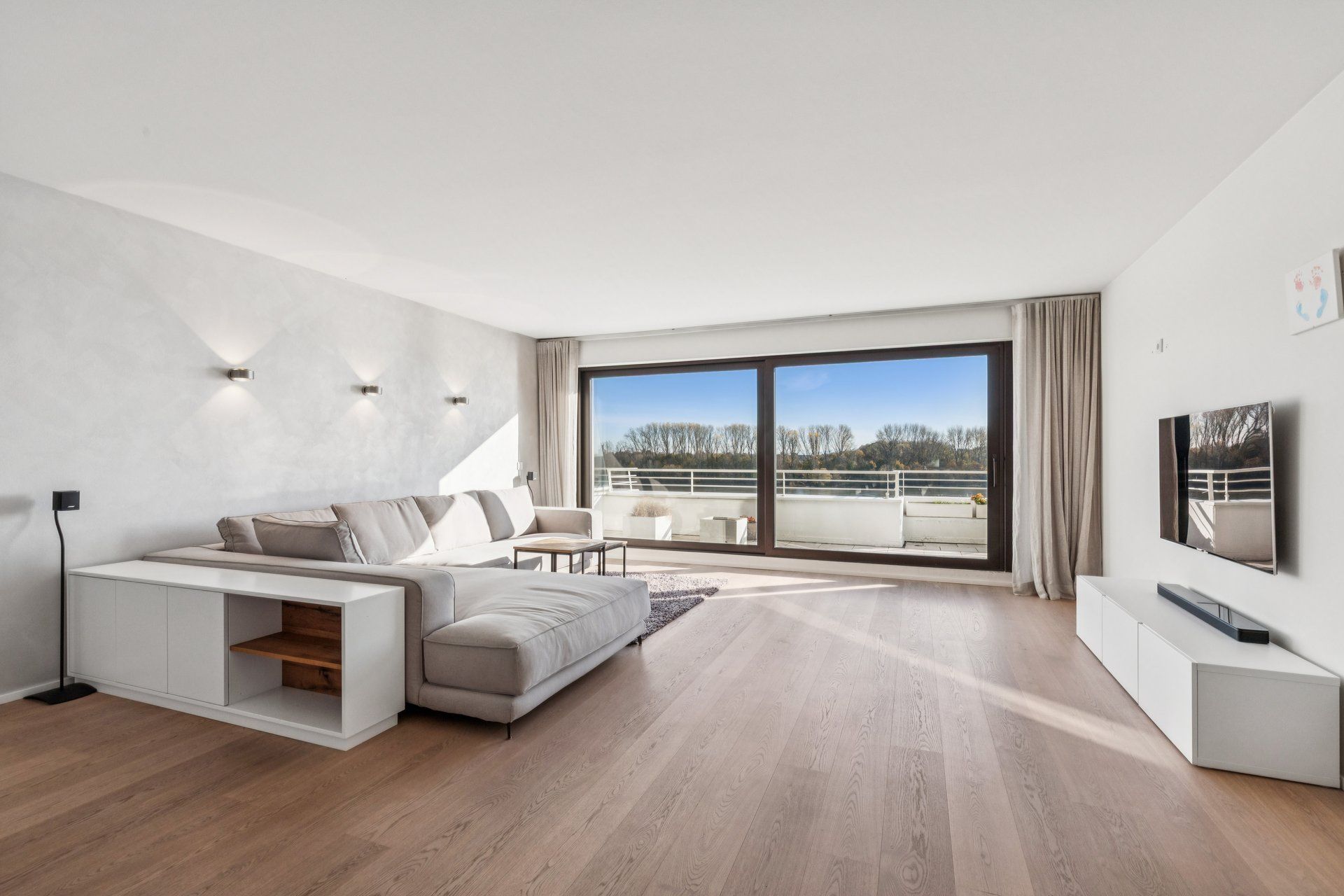 Exclusive Living In A Prime Rhine Location - 2