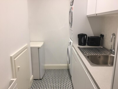 Room in family home. Females only - Gallery - 5