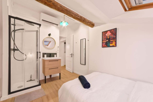 Room in Rue Francis de Pressensé, Saint-Fons for 290 m² with 12 bedrooms - Gallery - 2