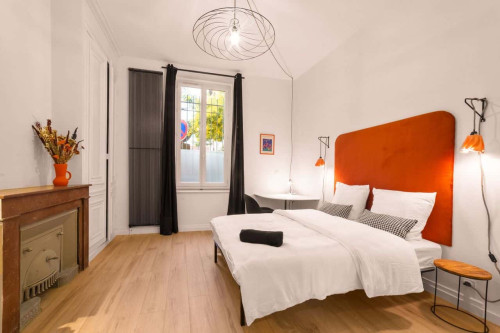 Room in Rue Francis de Pressensé, Saint-Fons for 290 m² with 12 bedrooms