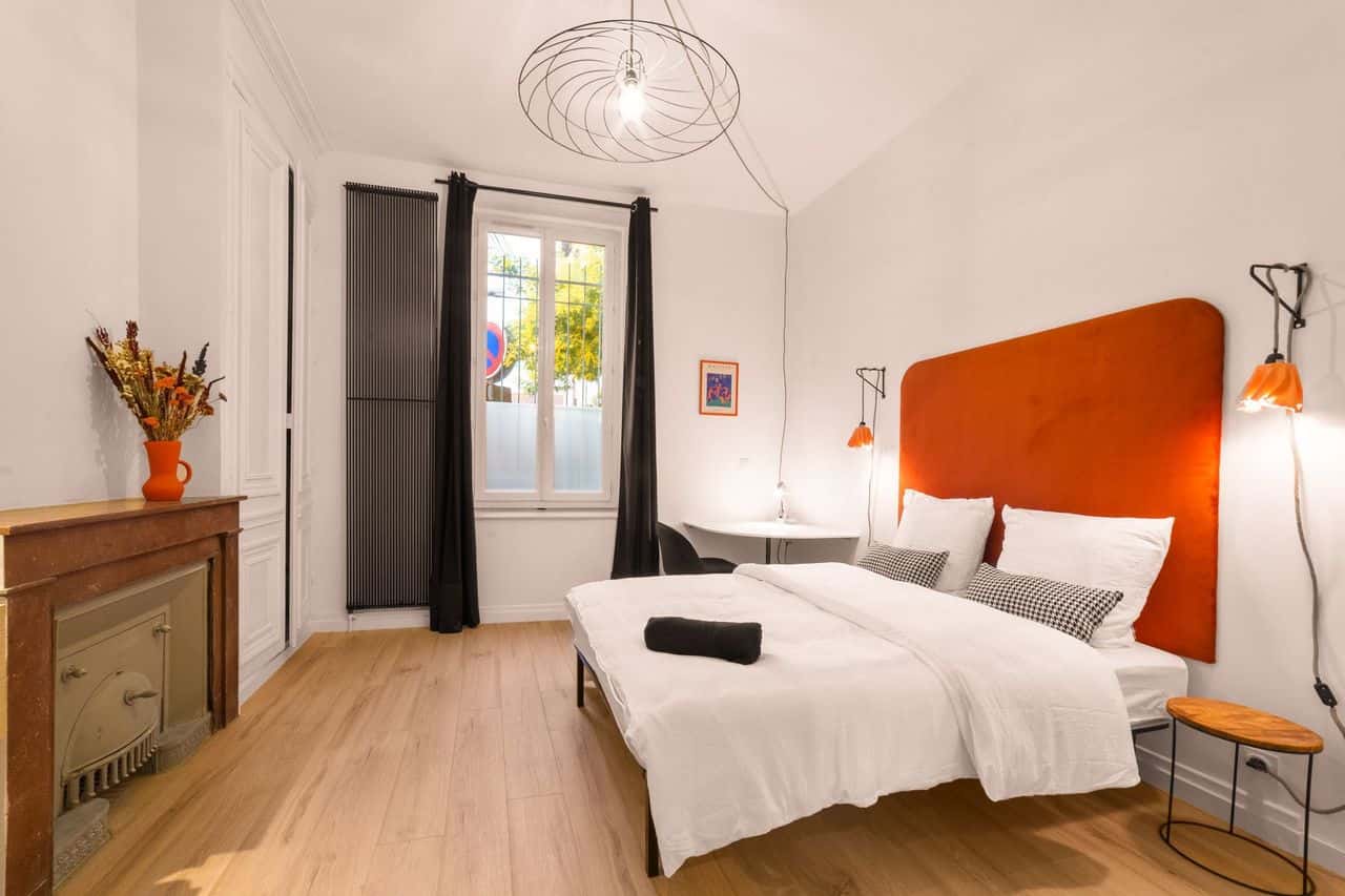 Room In Rue Francis De Pressensé, Saint-Fons For 290 M² With 12 Bedrooms - 1