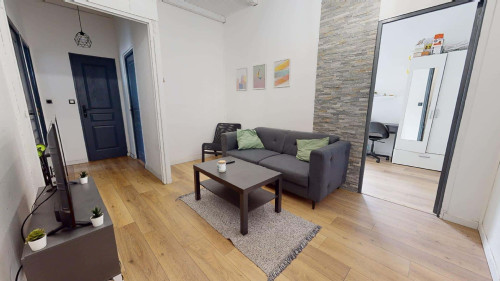 Room in Impasse Jean de Savignac, Marseille for 58 m² with 3 bedrooms